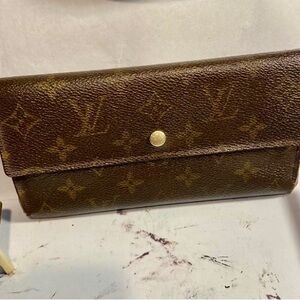 AUTHENTIC LOUIS VUITTON MONOGRAM WALLET IN GOOD PREOWNED CONDITION